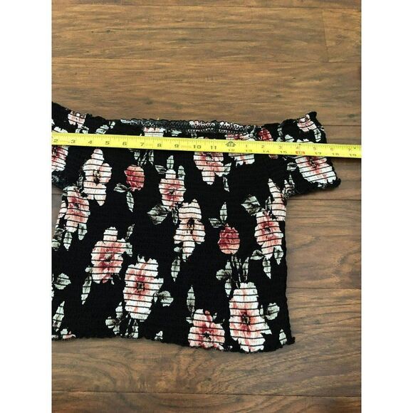 Kendall & Kylie Smocked Black Floral Top Off The Shoulder Crop Size M - Picture 4 of 6